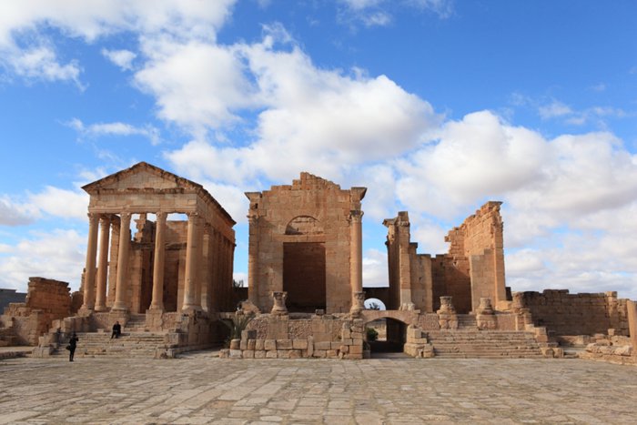 صباح الخير، – ضباب محليا كثيف في الصباح ثم طقس مغيم جزئيا على كامل البلاد فتدريجيا كثيف السحب مع بعض الأمطار المتفرقة بأ…