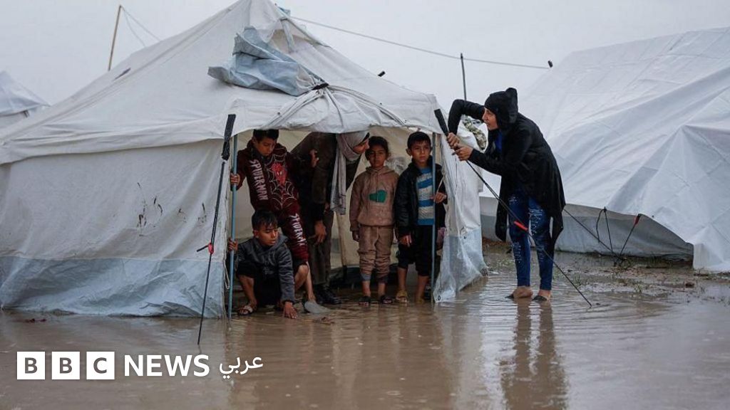 غزة: معاناة سُكان القطاع من الفيضانات في انتظار المرحلة الثانية من خطة السلام