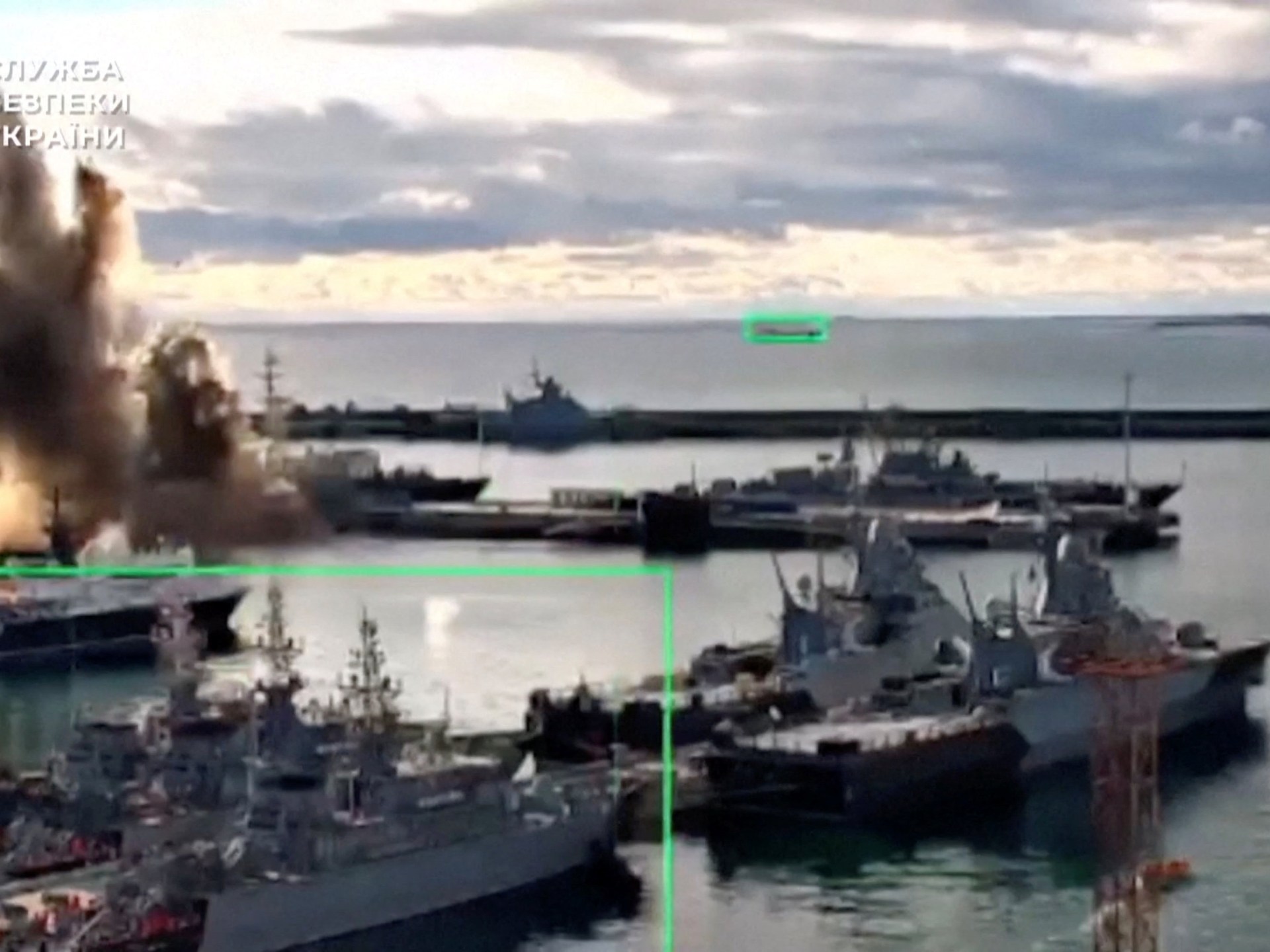 في تطور لافت وغير مسبوق، أعلنت أوكرانيا عن تمكنها من تدمير غواصة روسية باستخدام طائرة مسيرة بحرية، في حادثة تعتبر الأولى من نوعها على مستوى العالم.