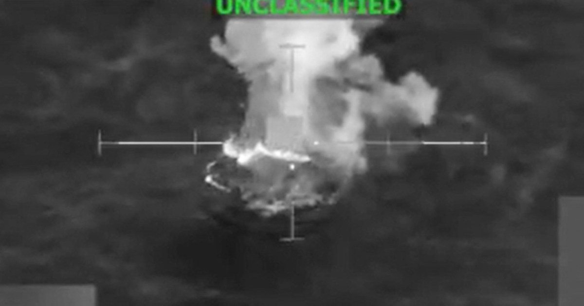 أوقعت غارات أمريكية ثمانية قتلى استهدفت ما وصفوا بـ “مهربي مخدرات” في منطقة المحيط الهادي، وذلك وفقًا لما ورد في التقارير الأولية حول الحادث. أوقعت غارات أمريكية ثمانية قتلى استهدفت ما وصفوا بـ “مهربي مخدرات” في منطقة المحيط الهادي، وذلك وفقًا لما ورد في التقارير الأولية حول الحادث.