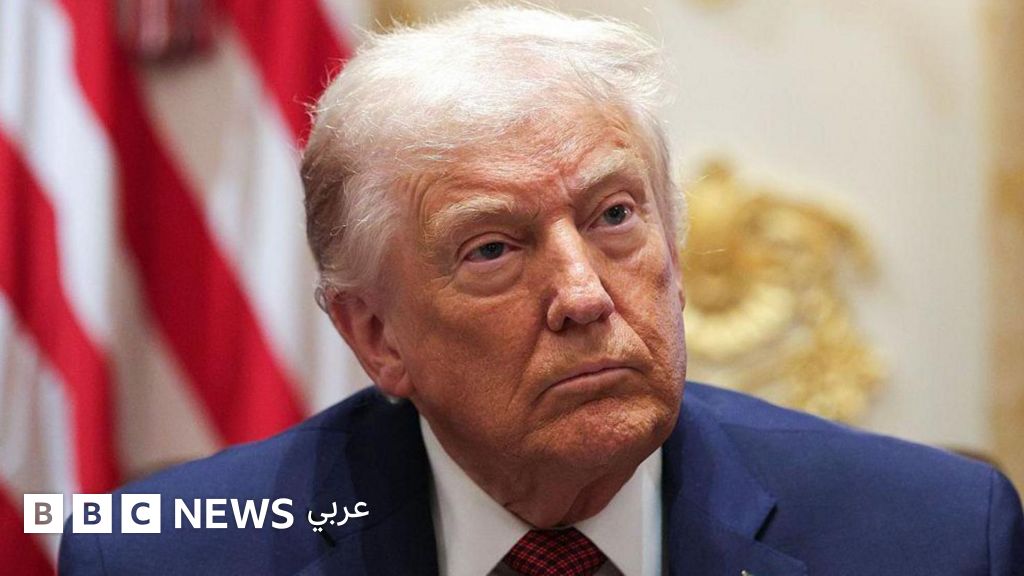 أعلن الرئيس ترامب فرض “حصار شامل” يستهدف ناقلات النفط الفنزويلية التي تخضع لعقوبات أمريكية، وذلك في تصعيد للضغط على نظام مادورو.