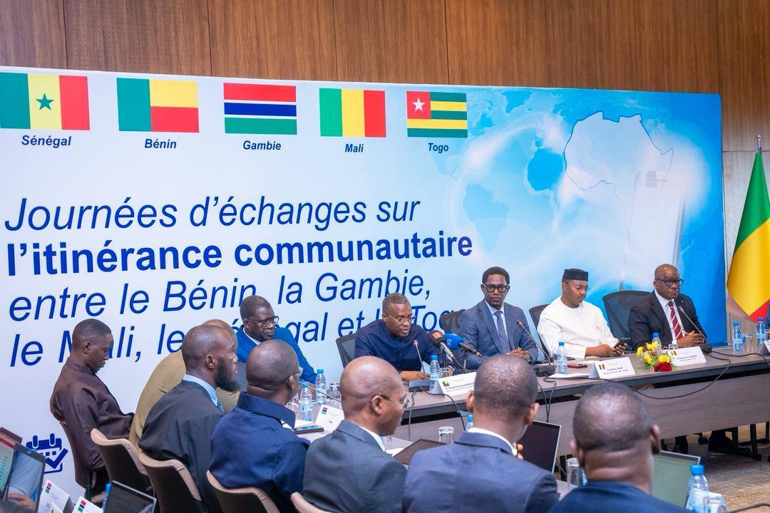 السفر أو العمل في منطقة غرب أفريقيا؟ من المتوقع أن يصبح استخدام خدمات التجوال مجانيًا تمامًا في هذه الدول بحلول عام 2026.