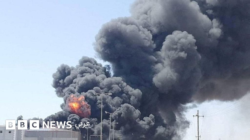 أفادت تقارير بانقطاع التيار الكهربائي عن مدن سودانية رئيسية، وذلك عقب استهداف محطة توليد الطاقة في مدينة عطبرة الواقعة شمال البلاد، مما أدى إلى خروج المحطة عن الخدمة وتسبب في أزمة طاقة واسعة النطاق.