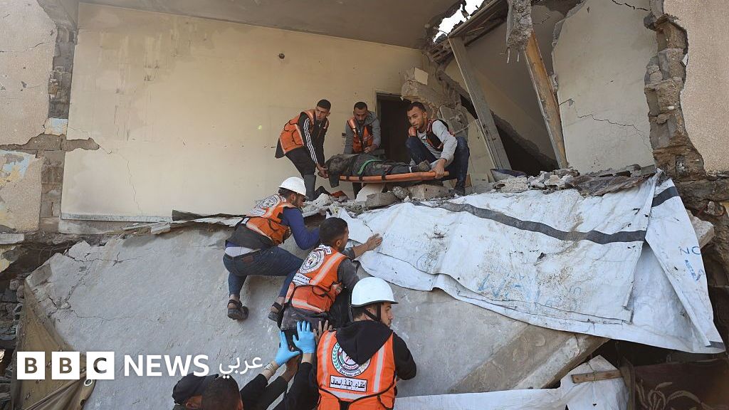 في تطورات حرب غزة، يعقد الوسطاء اجتماعاً يوم الجمعة المقبل لبحث المرحلة الثانية من خطة إنهاء الحرب، في غضون ذلك، سلطت بي بي سي الضوء على الأوضاع المأساوية التي يعيشها الأطفال الرضع في القطاع نتيجة موجة البرد القارس.