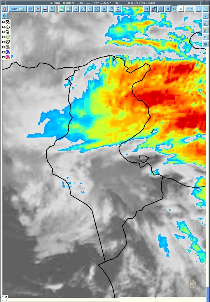 مساء الخير، الأجواء لا تزال ملبدة بالغيوم مع تساقط أمطار في معظم المناطق، يتوقع أن تكون رعدية بشكل متقطع وغزيرة محليًا، خاصة في المناطق الشرقية من شمال البلاد.