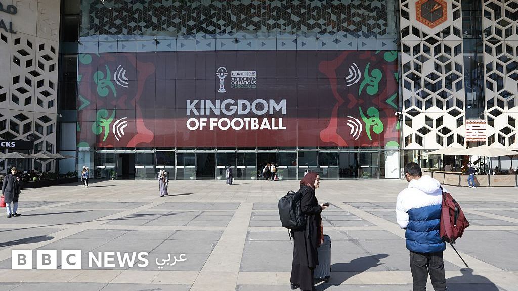 مع اقتراب موعد انطلاق كأس الأمم الأفريقية، يواصل المنتخب المغربي استعداداته لخوض منافسات البطولة القارية، في حين أكد الاتحاد الأفريقي لكرة القدم “الكاف” أن النسخة المقبلة من البطولة ستشهد تنظيماً هو الأفضل على الإطلاق.