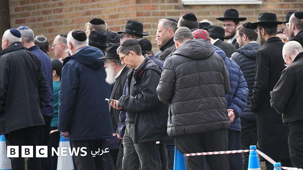 ما الأسباب التي تجعل الجالية اليهودية في بريطانيا تشهد تحولاً هو الأكبر منذ ستة عقود مضت؟