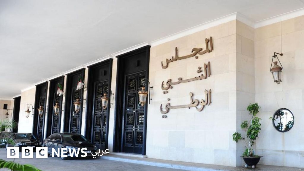 ما هو رد فعل مستخدمي تويتر على مشروع قانون سحب الجنسية قيد المناقشة في البرلمان الجزائري؟