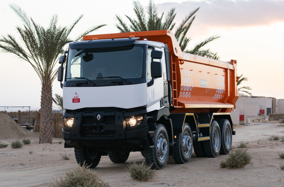 رونو للشاحنات تونس: تجربة فريدة في قلب الجنوب لتعزيز عرض نقل متكامل بزاوية 360 درجة.
