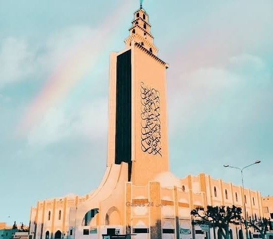 تتواصل الأجواء مساء اليوم بغيوم جزئية في أغلب الأنحاء، مع توقعات بظهور ضباب محلي في مناطق الساحل ومدينة صفاقس خلال الساعات المتأخرة من الليل.