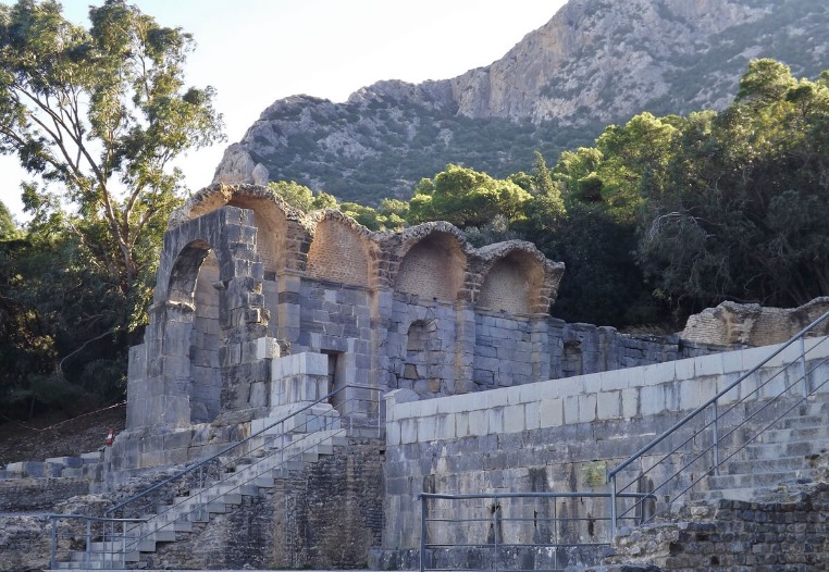 تشهد البلاد صباحا طقسا مغيما جزئيا، على أن تتكاثف السحب تدريجيا بعد الظهر. من المتوقع هطول أمطار رعدية متفرقة في مناطق الشمال وأجزاء من الوسط، مع تك…