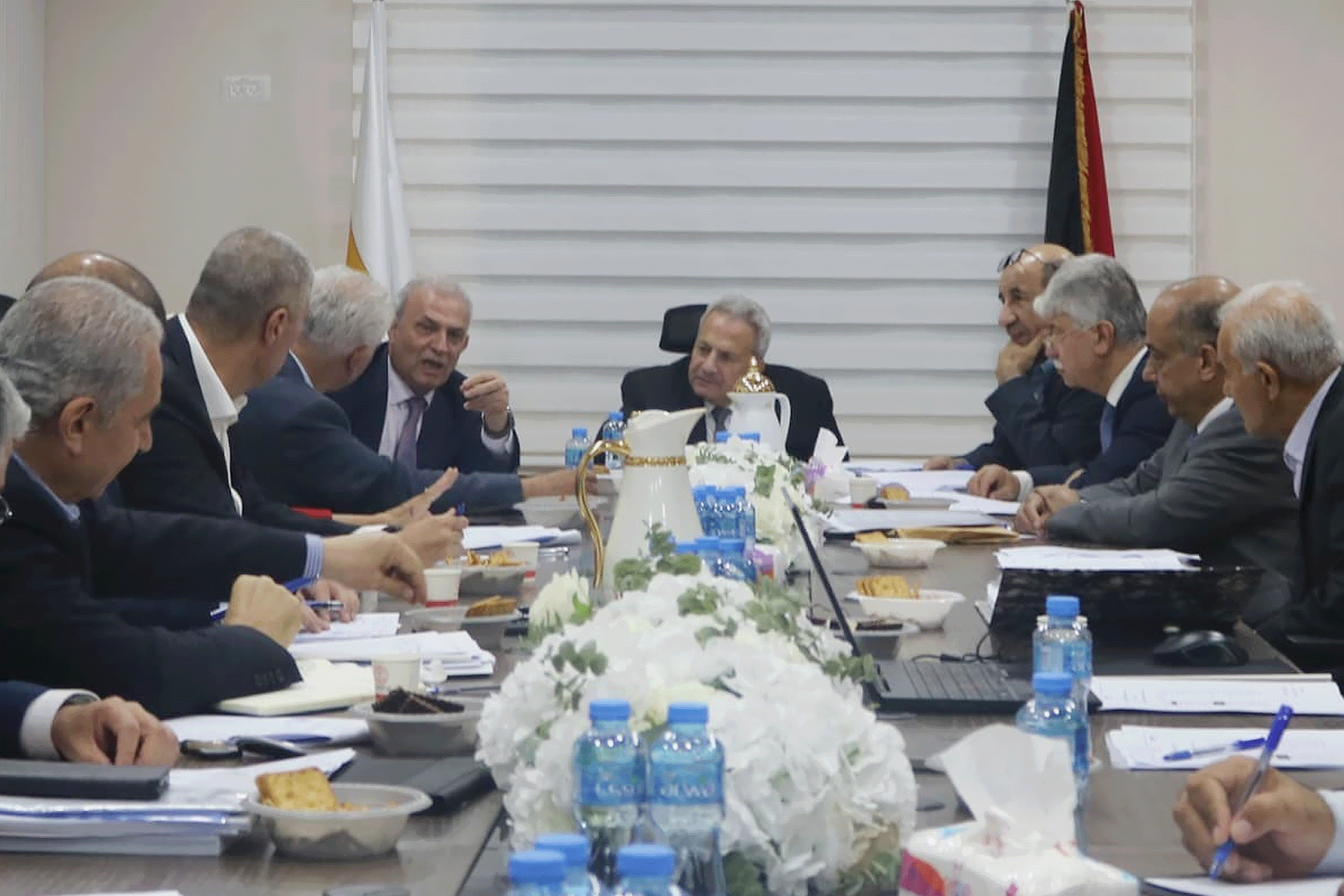 دستور فلسطين المؤقت: السياسة والقانون دستور فلسطين المؤقت: السياسة والقانون