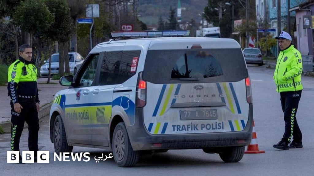 ما الذي نعرفه عن تنظيم الدولة الإسلامية في تركيا؟ سؤال يطرح نفسه بقوة، فما هي حقيقة وجود هذا التنظيم وتأثيره داخل الأراضي التركية؟ وما هي المعلومات المتوفرة حول أنشطته وخلاياه النائمة المحتملة؟ وهل يشكل تهديدًا حقيقيًا للأمن القومي التركي؟ ما الذي نعرفه عن تنظيم الدولة الإسلامية في تركيا؟ سؤال يطرح نفسه بقوة، فما هي حقيقة وجود هذا التنظيم وتأثيره داخل الأراضي التركية؟ وما هي المعلومات المتوفرة حول أنشطته وخلاياه النائمة المحتملة؟ وهل يشكل تهديدًا حقيقيًا للأمن القومي التركي؟