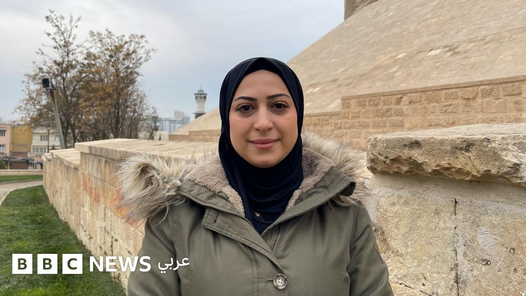 وسط ترقب لسقوط نظام الأسد، يتداول سوريون مقيمون في تركيا فكرة العودة إلى وطنهم، إلا أنهم يقرون بوجود “صعوبات جمة” تعترض طريق تحقيق هذه الأمنية.