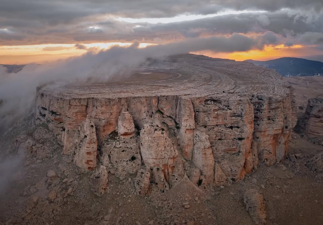 يسود طقس مغيم جزئياً كافة أنحاء البلاد صباح اليوم. وتهب رياح من القطاع الجنوبي تتراوح بين القوية نسبياً والقوية، خاصة بالقرب من السواحل الشرقية والمناطق الوسطى. يسود طقس مغيم جزئياً كافة أنحاء البلاد صباح اليوم. وتهب رياح من القطاع الجنوبي تتراوح بين القوية نسبياً والقوية، خاصة بالقرب من السواحل الشرقية والمناطق الوسطى.