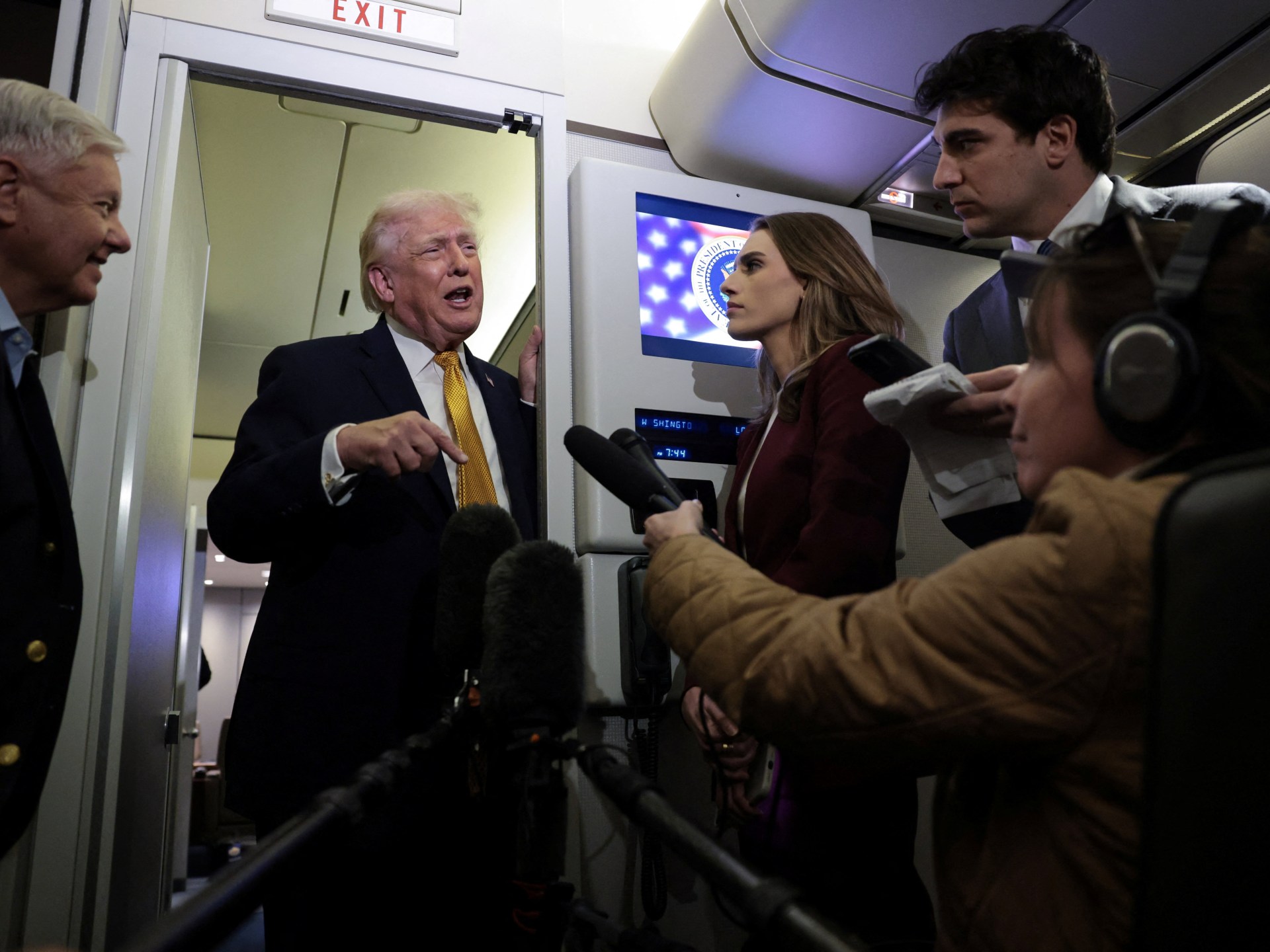 ترامب يتوعد إيران بضربة قاسية حال قتل متظاهرين