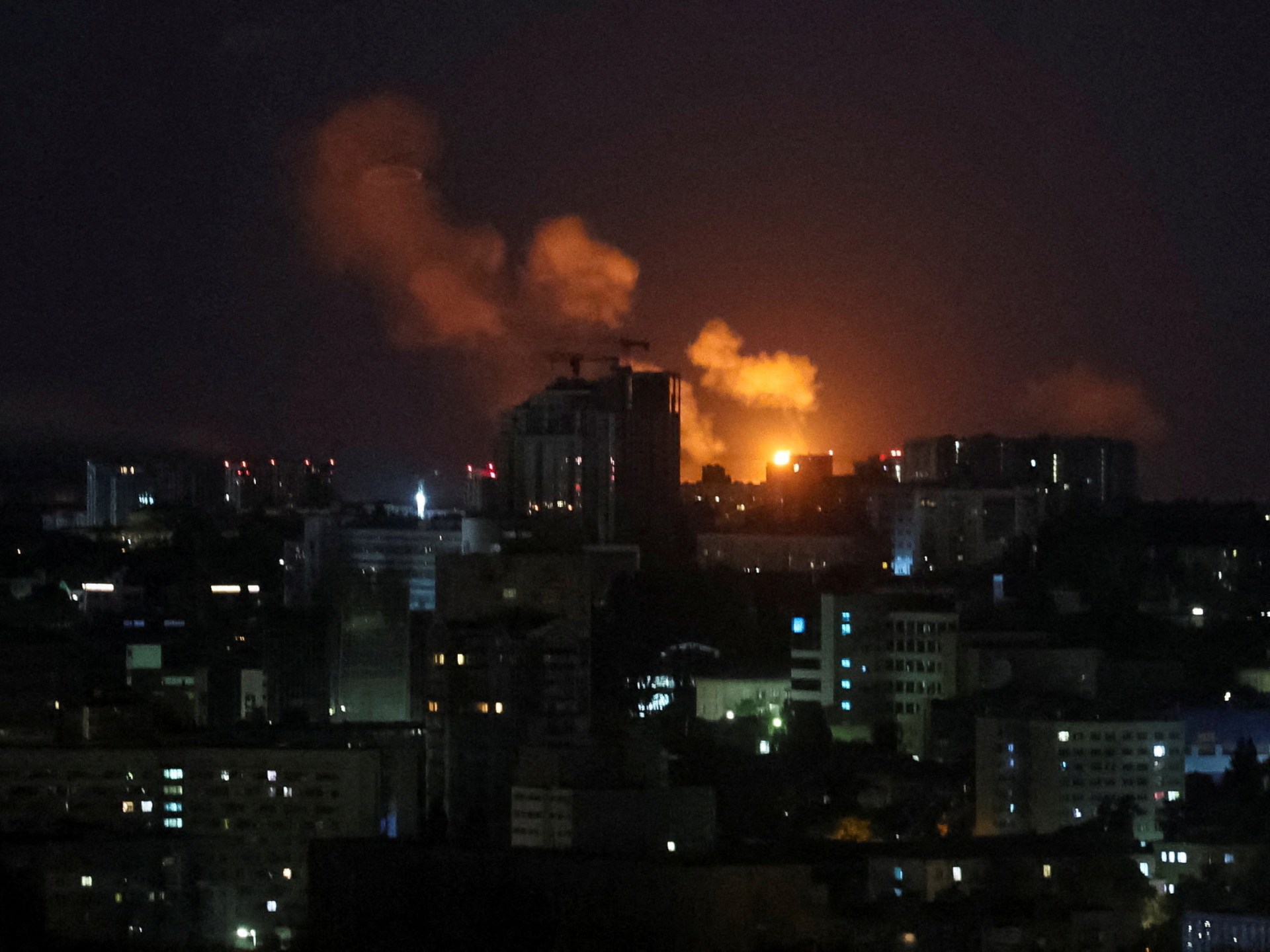 قتيلان بضربات روسية على كييف ودعوة للملاجئ قتيلان بضربات روسية على كييف ودعوة للملاجئ