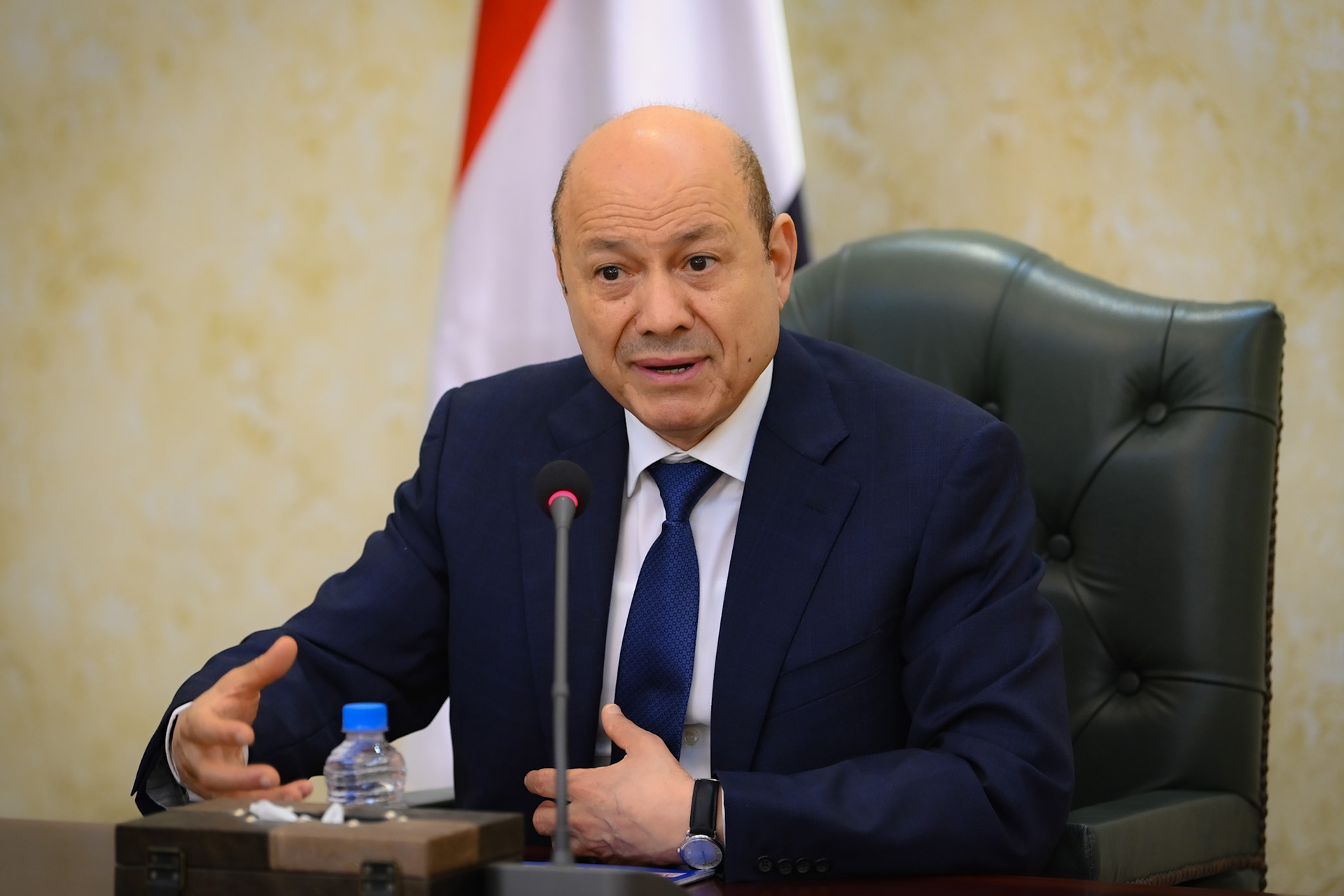 العليمي: تسلم معسكرات حضرموت والمهرة بسرعة وكفاءة العليمي: تسلم معسكرات حضرموت والمهرة بسرعة وكفاءة