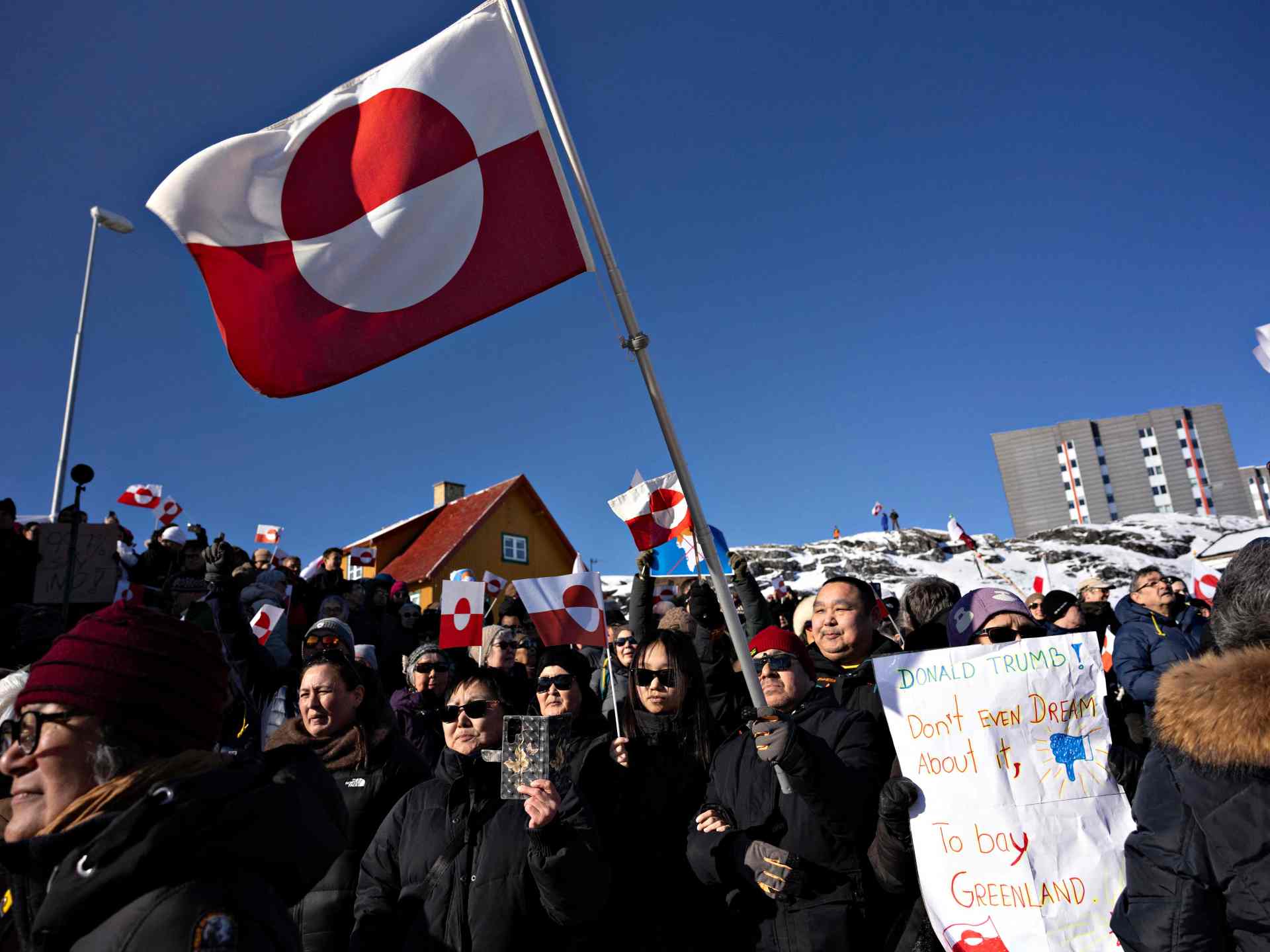 ترامب يتمسك بضم غرينلاند.. والرد: “هذا يكفي”