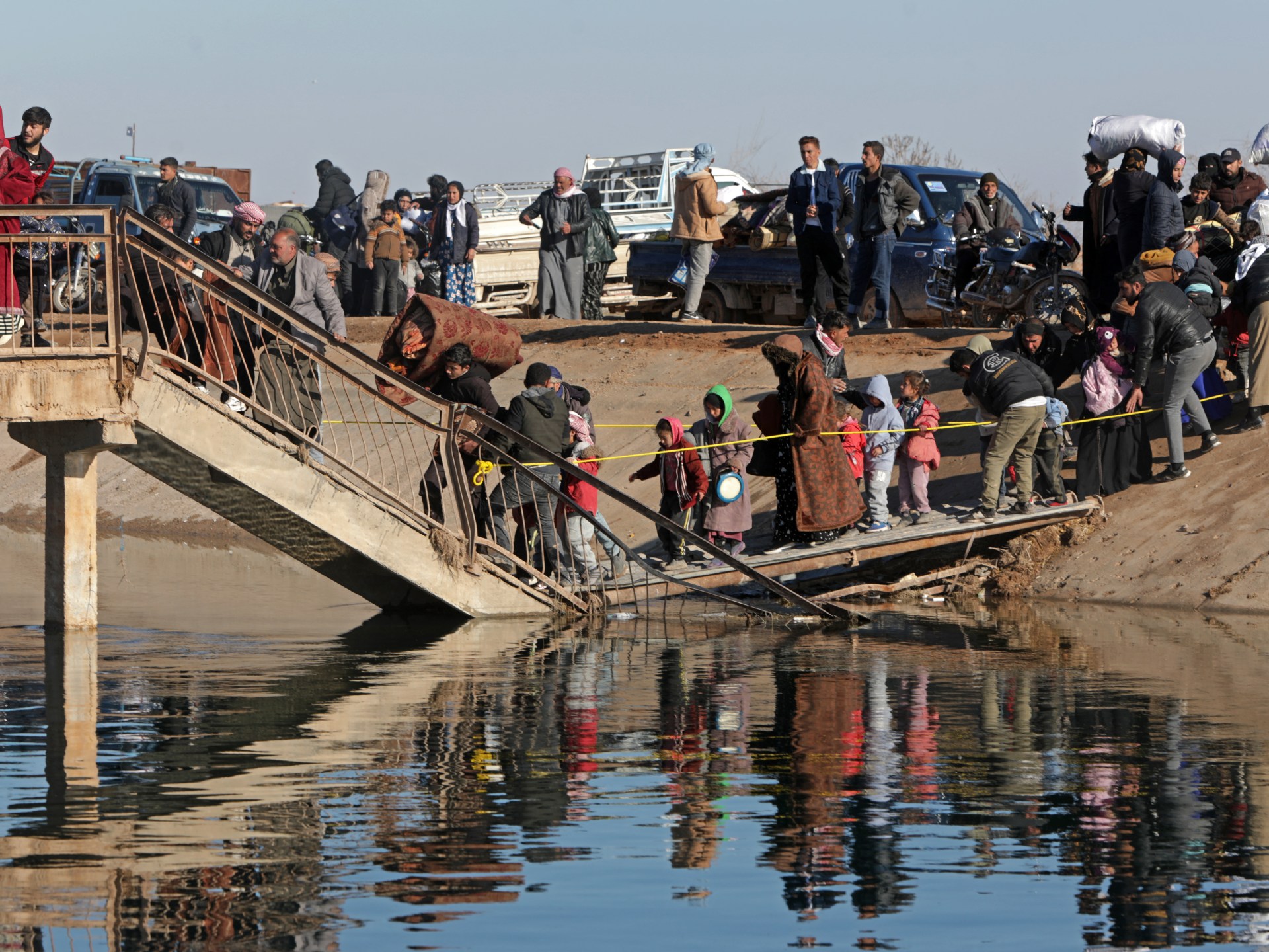 الجيش السوري يتهم قسد بعرقلة خروج المدنيين من دير حافر ويتوعد بالرد