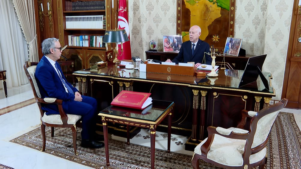 لقاء الرئيس قيس سعيّد بوزير الشؤون الاجتماعية عصام الأحمر